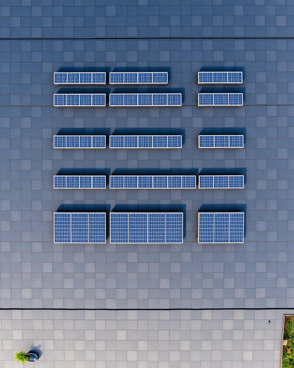 Buitenverlichting in tuin geïnstalleerd